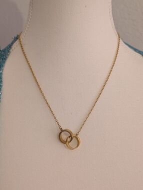 Gold Interlocking Circle Necklace - Women's Jewelry